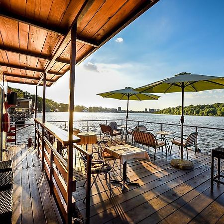 San Art Floating Hostel & Apartments 베오그라드 외부 사진