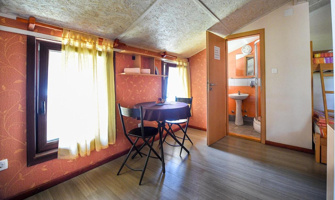 San Art Floating Hostel & Apartments 베오그라드 외부 사진