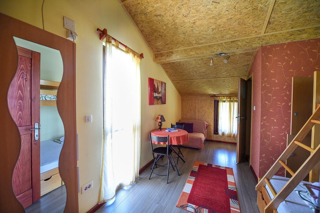San Art Floating Hostel & Apartments 베오그라드 외부 사진