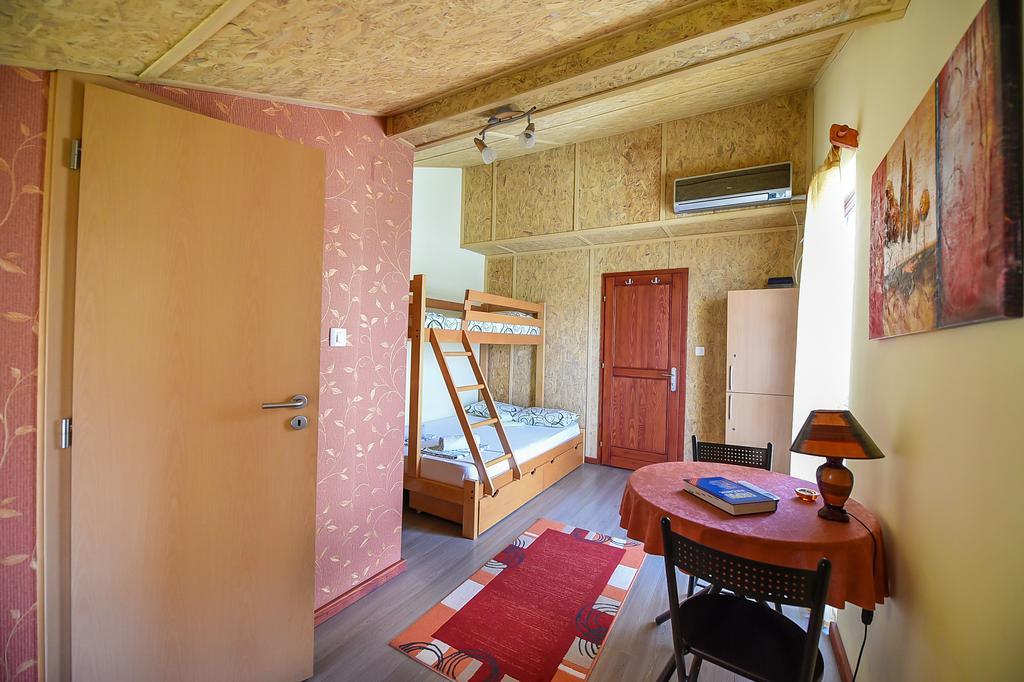 San Art Floating Hostel & Apartments 베오그라드 외부 사진
