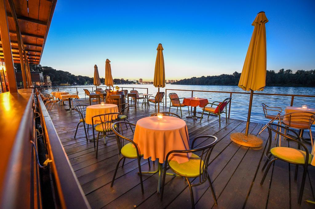 San Art Floating Hostel & Apartments 베오그라드 외부 사진