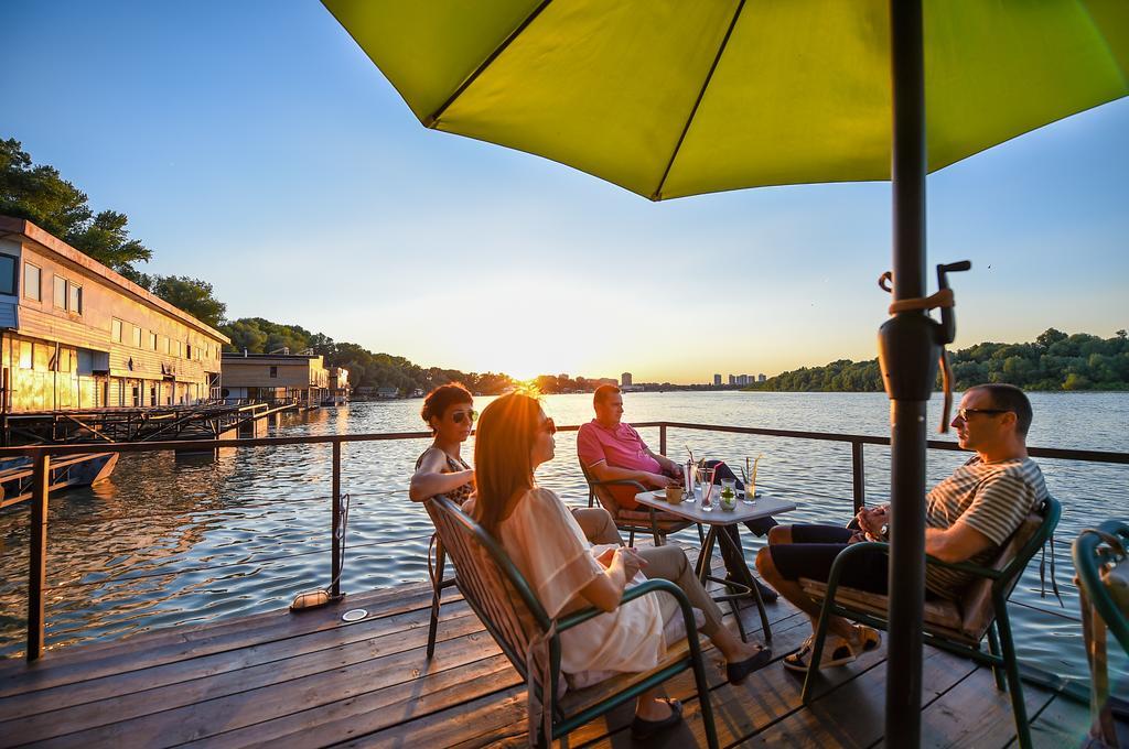 San Art Floating Hostel & Apartments 베오그라드 외부 사진