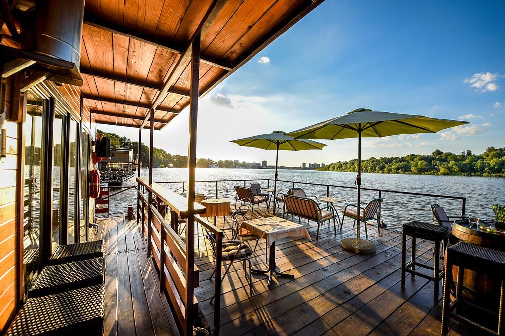 San Art Floating Hostel & Apartments 베오그라드 외부 사진