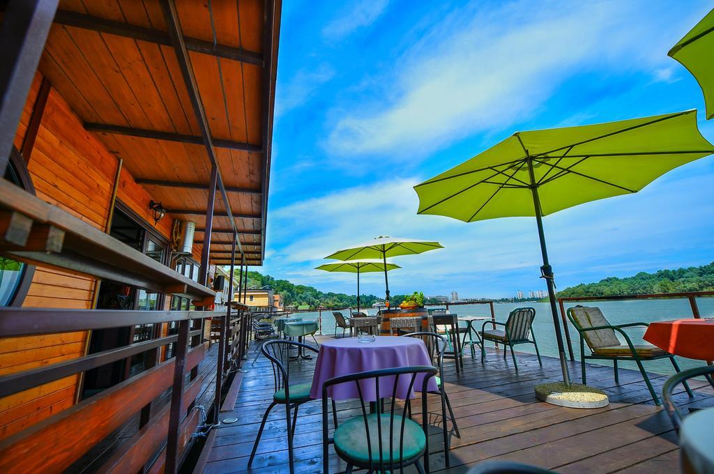 San Art Floating Hostel & Apartments 베오그라드 외부 사진
