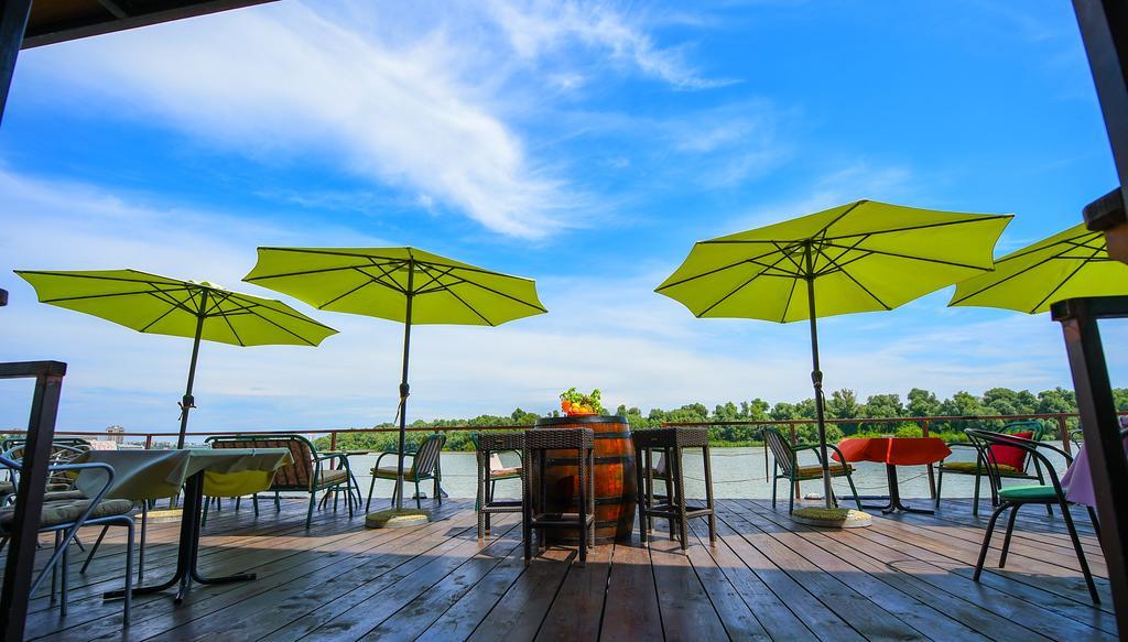 San Art Floating Hostel & Apartments 베오그라드 외부 사진